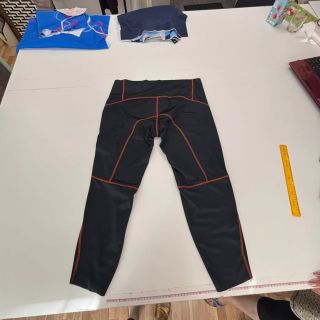 🔥 Pripravujeme novinku! 🔥 Nový strih. Nový dizajn. Rovnaký dôraz na pohodlie, výkon a štýl. Tieto teplákové nohavice sme...